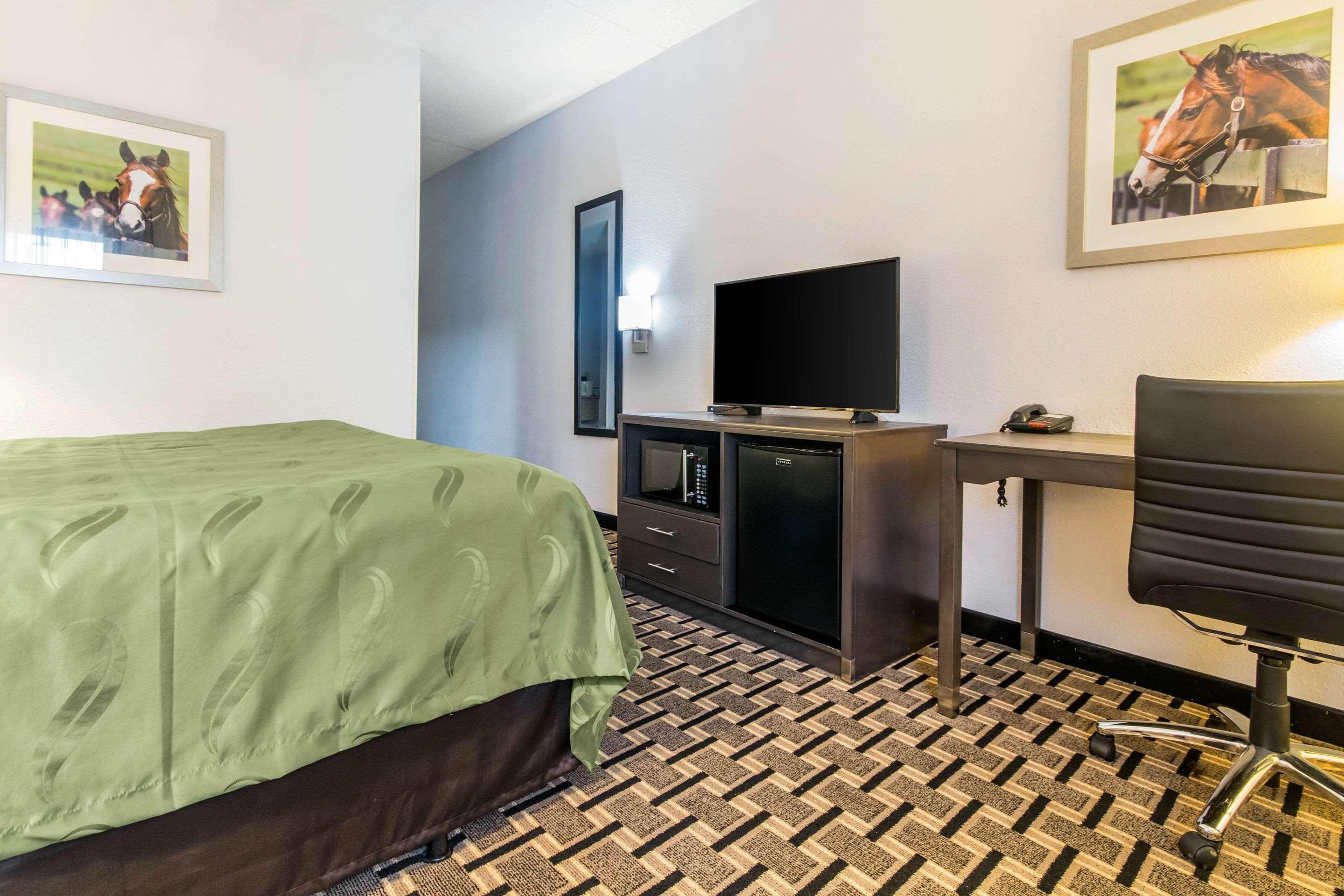 Spark By Hilton Lexington Hamburg Екстериор снимка