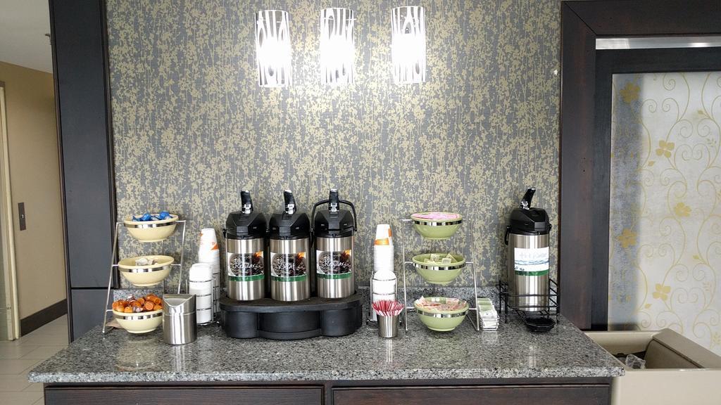 Spark By Hilton Lexington Hamburg Екстериор снимка